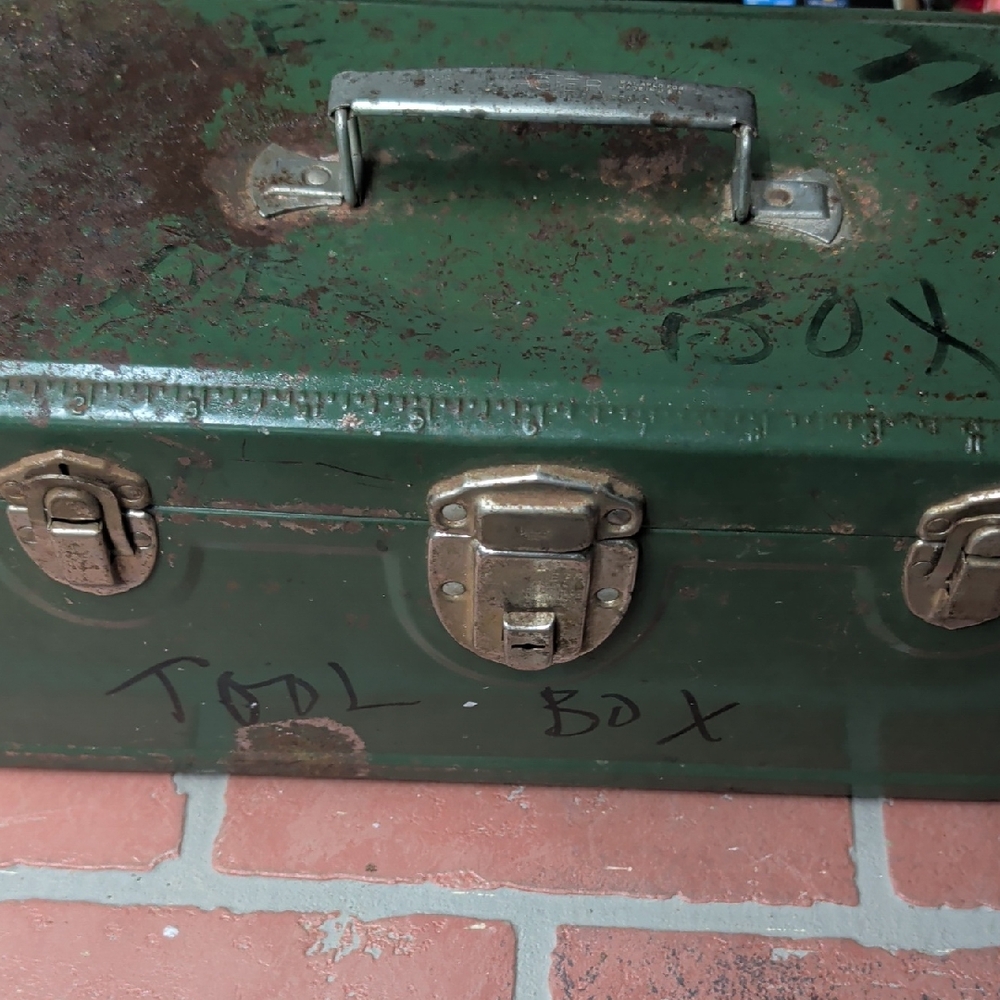 Vintage Master Metal Fishing Box/ Tool Box with lock No key But Unlocked